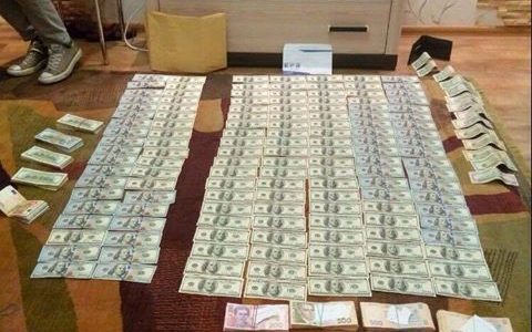 Під час обушку у судді з Дніпра знайшли 54 тисячі доларів