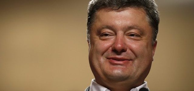 Банк Порошенко ввел переводы в российских рублях после запрета в Украине российских систем денежных переводов
