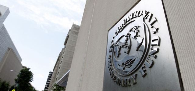 МВФ требует немедленно посадить всех украинских чиновников коррупционеров