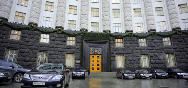 Министры получили более 200 тысяч гривен надбавок за интенсивный труд