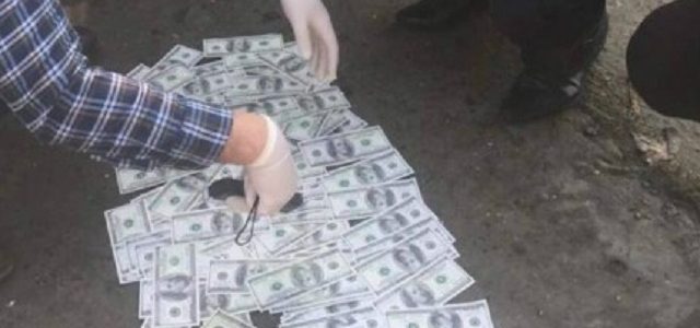 Одесский железнодорожник попался на взятке в размере 10 тысяч долларов