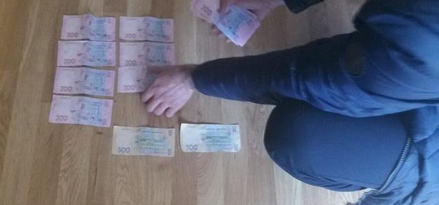 СБУ на Черниговщине задержала на взятке старшего инспектора таможни