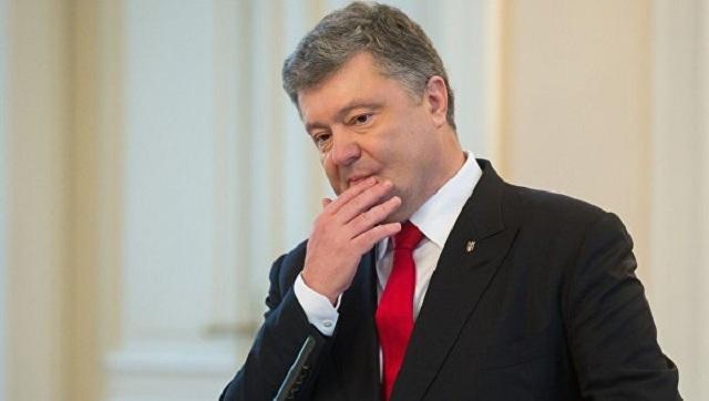 СМИ: Кортеж Порошенко сбил мотоциклиста на Закарпатье. Видео