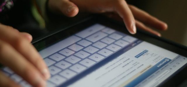 “Алло, он ВКонтакте”: как украинцы стучат друг на друга из-за запрещенных сайтов
