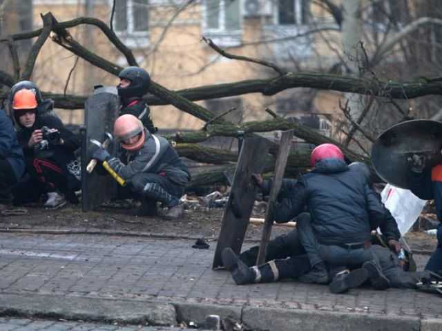 Почему же вы не получили «пулю в лоб»? Потому что вы прячетесь за людей, — сын Героя Небесной Сотни