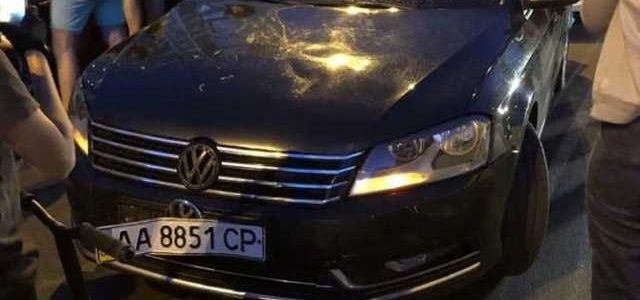 В Киеве авто кортежа сбило ребенка: видео первых минут ДТП