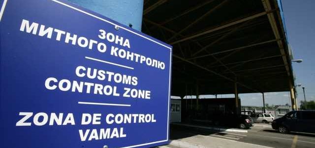 Кража 37 контейнеров: Продан отстранил от работы главу Одесской таможни