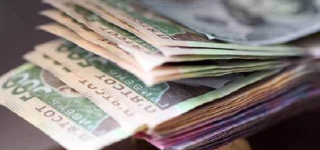 Средняя зарплата в Украине превысила 9 тысяч гривен