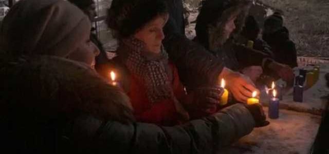 В Днепре зажгли 242 свечи в память защитников Донецкого аэропорта