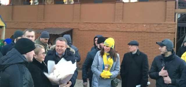 Под Киевом на тур Тимошенко привезли пенсионеров в десяти автобусах – активисты