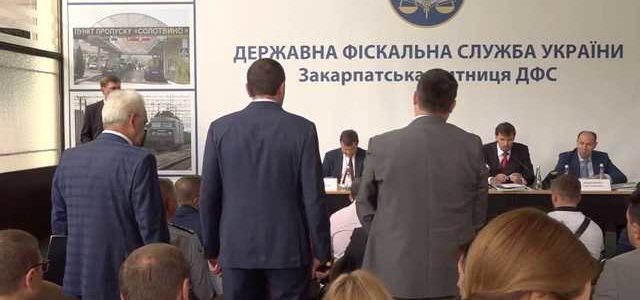 Это мычание уже вот тут стоит: Зеленский жестко поговорил с таможенниками Западной Украины и приказал уволить