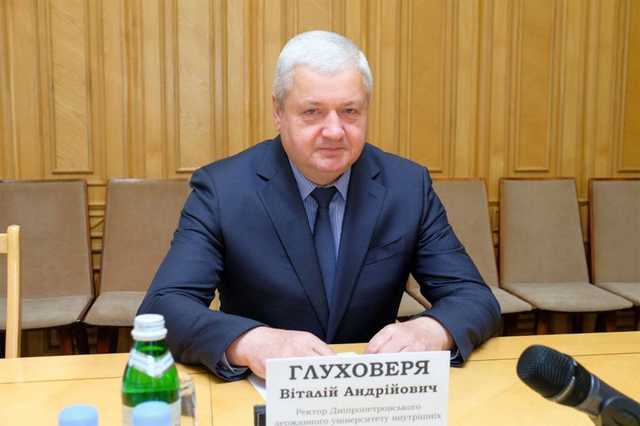 Суд разрешил проверить телефонные разговоры и сообщения генерала Глуховери