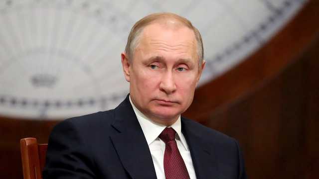 Путин в свой день рождения повысил зарплату себе, Медведеву и членам правительства