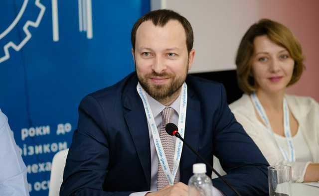Регіонали та ще вісімдесят компаній були “офшорними клієнтами” в.о. голови ДФС України