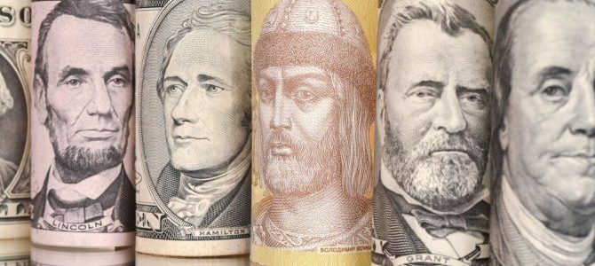 Нацбанк Украины объяснил, почему доллар падал, а цены нет