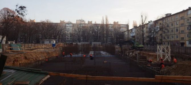 Киевские власти выделят еще 233 миллиона на запрещенную стройку