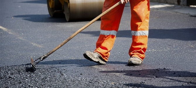 В Днепре фирма близкая к мэрии, займется ямочным ремонтом дорог за 593 миллиона гривен