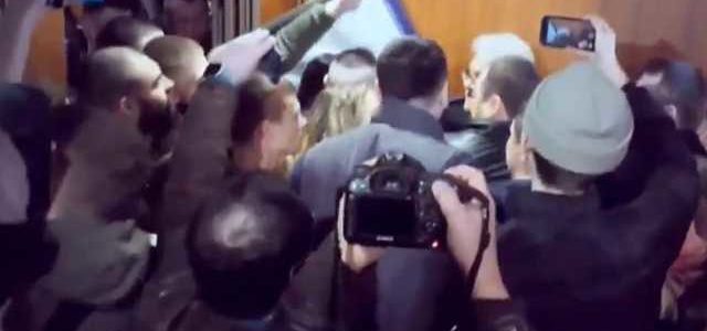 Националисты напали на Сивохо во время презентации платформы по примирению с Донбассом