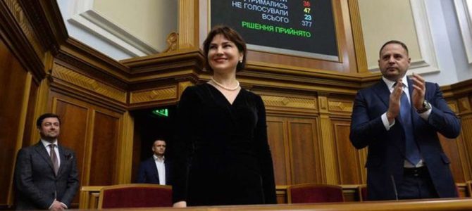 Кто и почему тормозит уголовные дела против Петра Порошенко