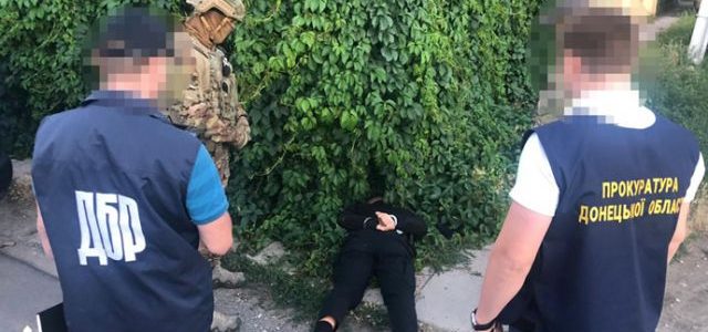 ГБР та СБУ затримали 4 “орлів Авакова” за торгівлю наркотиками, здирництво і незаконну зброю