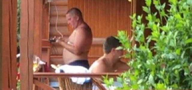 Подчиненный Любченко, который давал указания “кошмарить” алкогольный бизнес, в рабочее время развлекался в бассейне