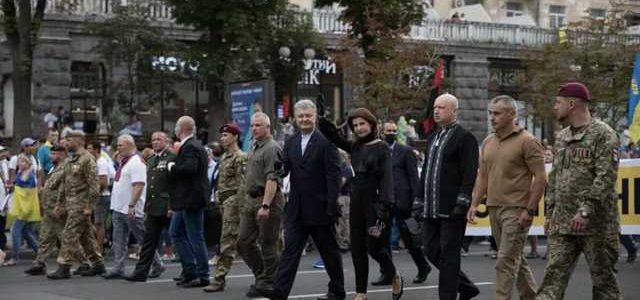 Рух ветеранов требует, чтобы Порошенко прекратил пиариться на Марше Защитников и грозит подать в суд