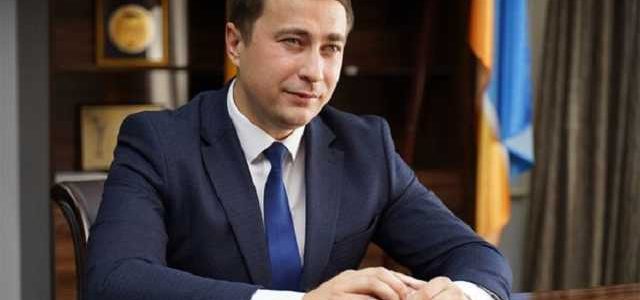 Жена министра Лещенко получила акции в трех компаниях и подарки от мужа на 1,7 млн гривен