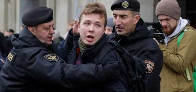“Меня ждет смертная казнь”: пассажиры самолета рассказали о задержании Протасевича