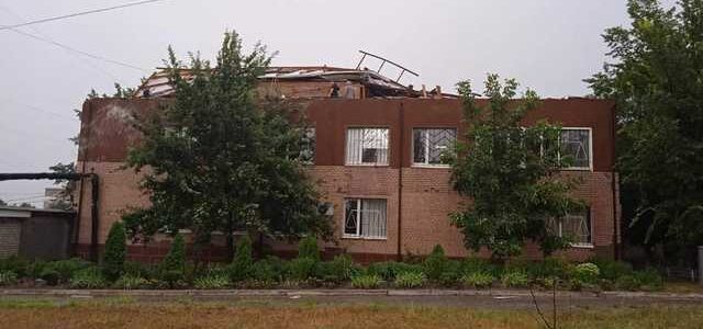 Уголовные дела разлетелись: на Николаевщине буря снесла крышу здания суда