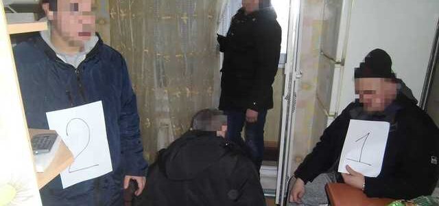 Суд отправил за решетку двух экс-полицейских с Днепропетровщины, укравших у вора 42 млн грн