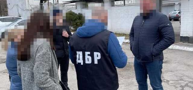 Выбивали с задержанных деньги: в Днепропетровской области раскрыли банду полицейских