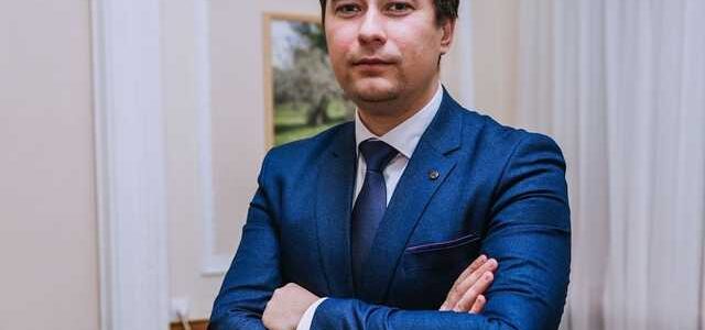 Министр агрополитики Лещенко ворочает подарочными миллионами, а бизнес с недвижимостью переписал на жену-судью и остальную родню