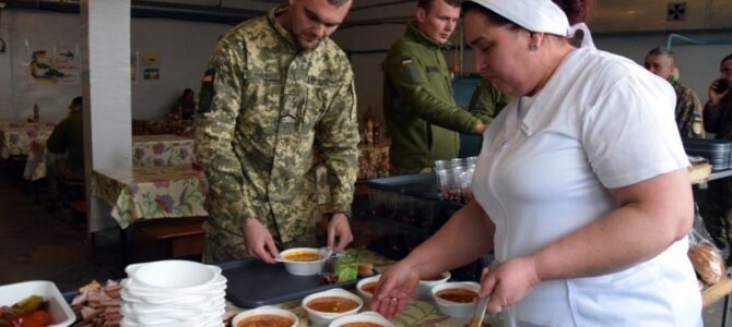 В Киеве Минобороны проиграло суд в деле о питании для армии в зоне ООС: что будет дальше