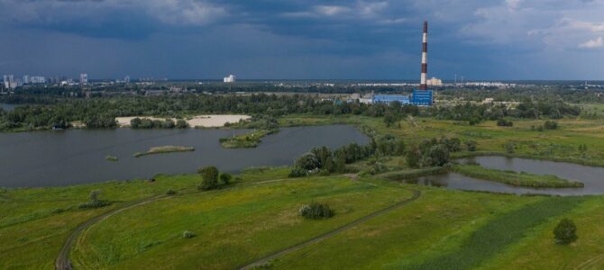 Вместо парка и дикой природы – высотки на Осокорках: жители Киева блокируют технику