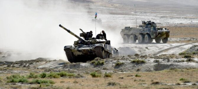 Армения заявляет, что Азербайджан продолжает наступление на Нагорный Карабах: просит помощи у России
