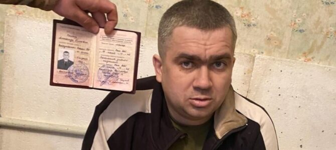 Одет в белье и носки с отметками ВСУ. Украинские военные взяли в плен подполковника армии РФ