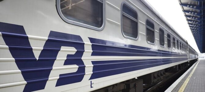 «Укрзалізниця» сделала все эвакуационные поезда бесплатными: какие проходят через Днепр и область
