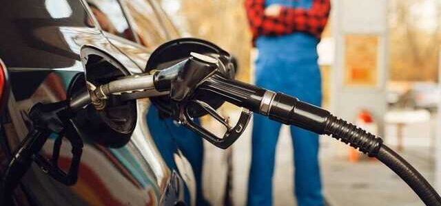 Кабмин не будет отменять госрегулирование цен на топливо