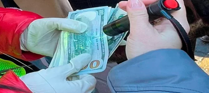 Освіта за хабарі: на Хмельниччині жінка вимагала гроші за вступ