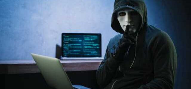 СБУ викрила групу хакерів, які протягом двох років тероризували Україну повідомленнями про “мінування”