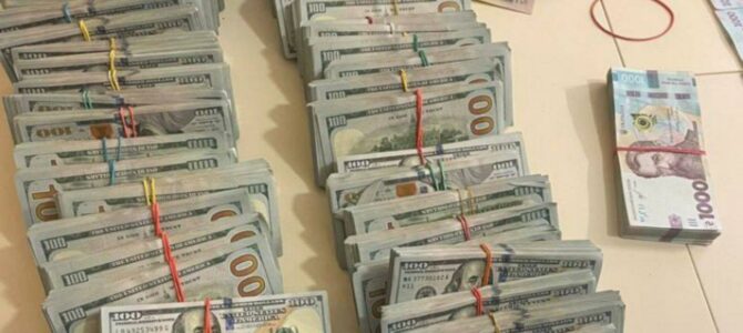 «Начарувала» на 300 тисяч доларів: на Буковині судитимуть ворожку, яка пообіцяла «відмазати» від кримінальної справи