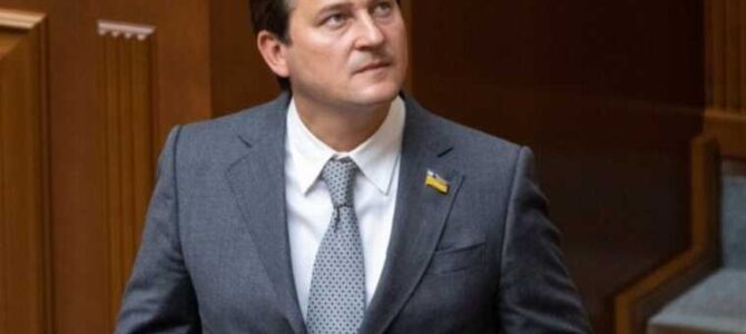 Підозрюваного у хабарі біткоїнами нардепа Одарченка виключили з партії “Слуга народу”