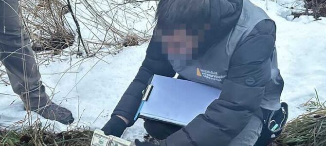 У Миргороді депутата міськради затримали на хабарі у 67 тисяч доларів