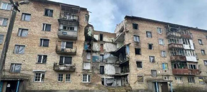 На Київщині судитимуть підрядника, який “заробив” на ремонті пошкоджених обстрілами багатоповерхівок