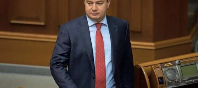 Нардепа Віктора Бондаря затримали за розкрадання коштів «Укрзалізниці» Нардепа Віктора Бондаря затримали за розкрадання коштів «Укрзалізниці»