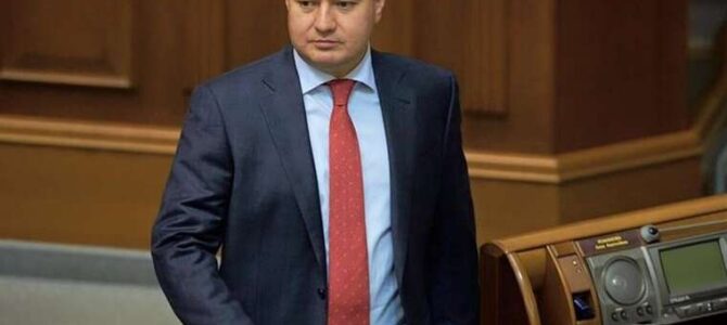 Нардеп Бондар, якого підозрюють у привласненні 140 мільйонів гривень “Укрзалізниці”, втік від слідства