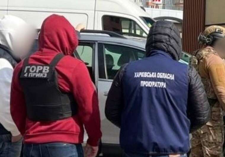 У Харкові викрили ділків, які за 14 тисяч доларів переправляли ухилянтів за кордон через туристичну базу У Харкові викрили ділків, які за 14 тисяч доларів переправляли ухилянтів за кордон через туристичну базу