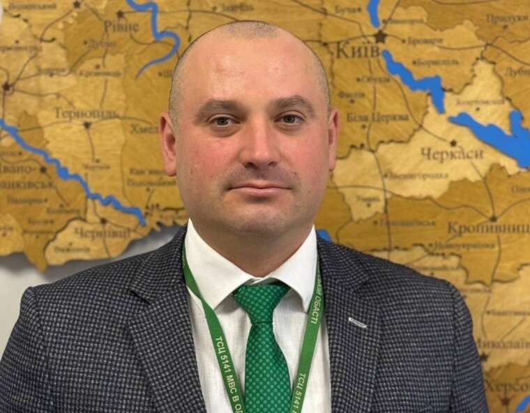 Дружина начальника сервісного центру МВС Руслана Мірошниченко придбала квартиру в Києві за підозріло заниженою ціною Дружина начальника сервісного центру МВС Руслана Мірошниченко придбала квартиру в Києві за підозріло заниженою ціною