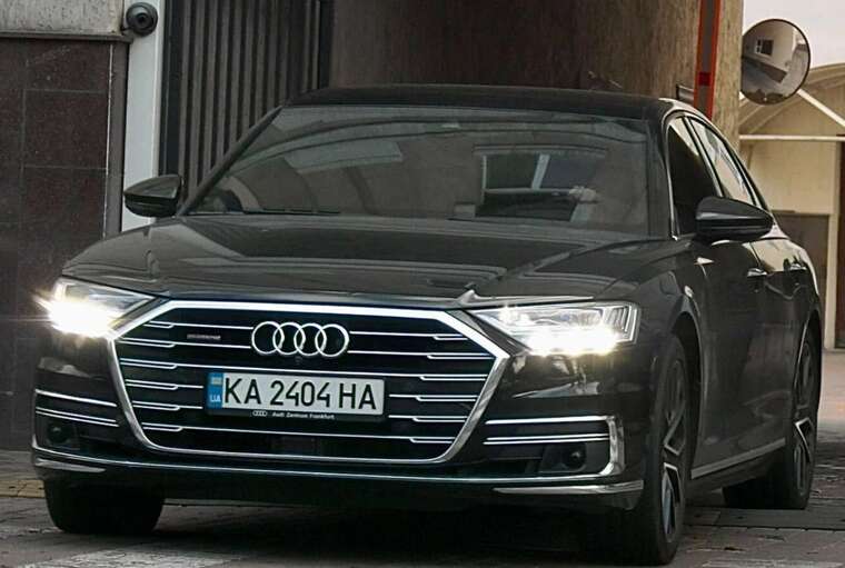 Чиновник митниці Павлишин «забув» задекларувати Audi A8, сім’я проживає в елітному ЖК і має автопарк преміумкласу Чиновник митниці Павлишин «забув» задекларувати Audi A8, сім’я проживає в елітному ЖК і має автопарк преміумкласу