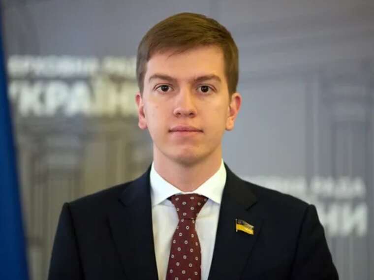 Елітне житло та паркомісця за бюджетний кошт: як молодий “Слуга Народу” Кунаєв орендує квартиру на Печерську за компенсацію від держави Елітне житло та паркомісця за бюджетний кошт: як молодий “Слуга Народу” Кунаєв орендує квартиру на Печерську за компенсацію від держави
